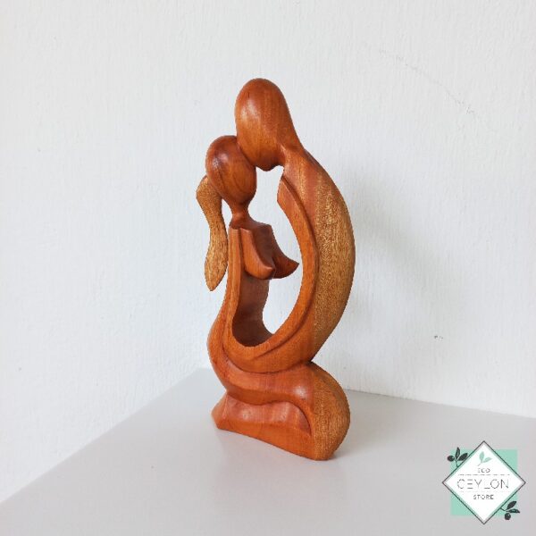 31 1 Wooden Lovers Couple Statue