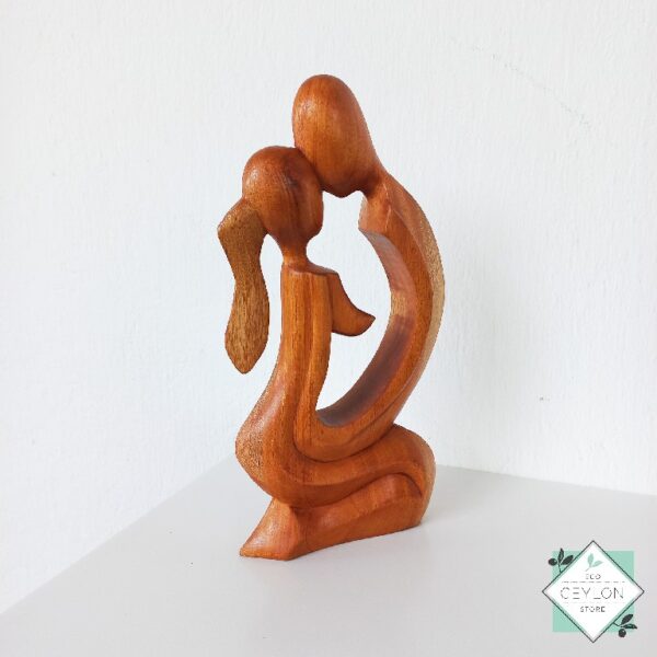 41 1 Wooden Lovers Couple Statue